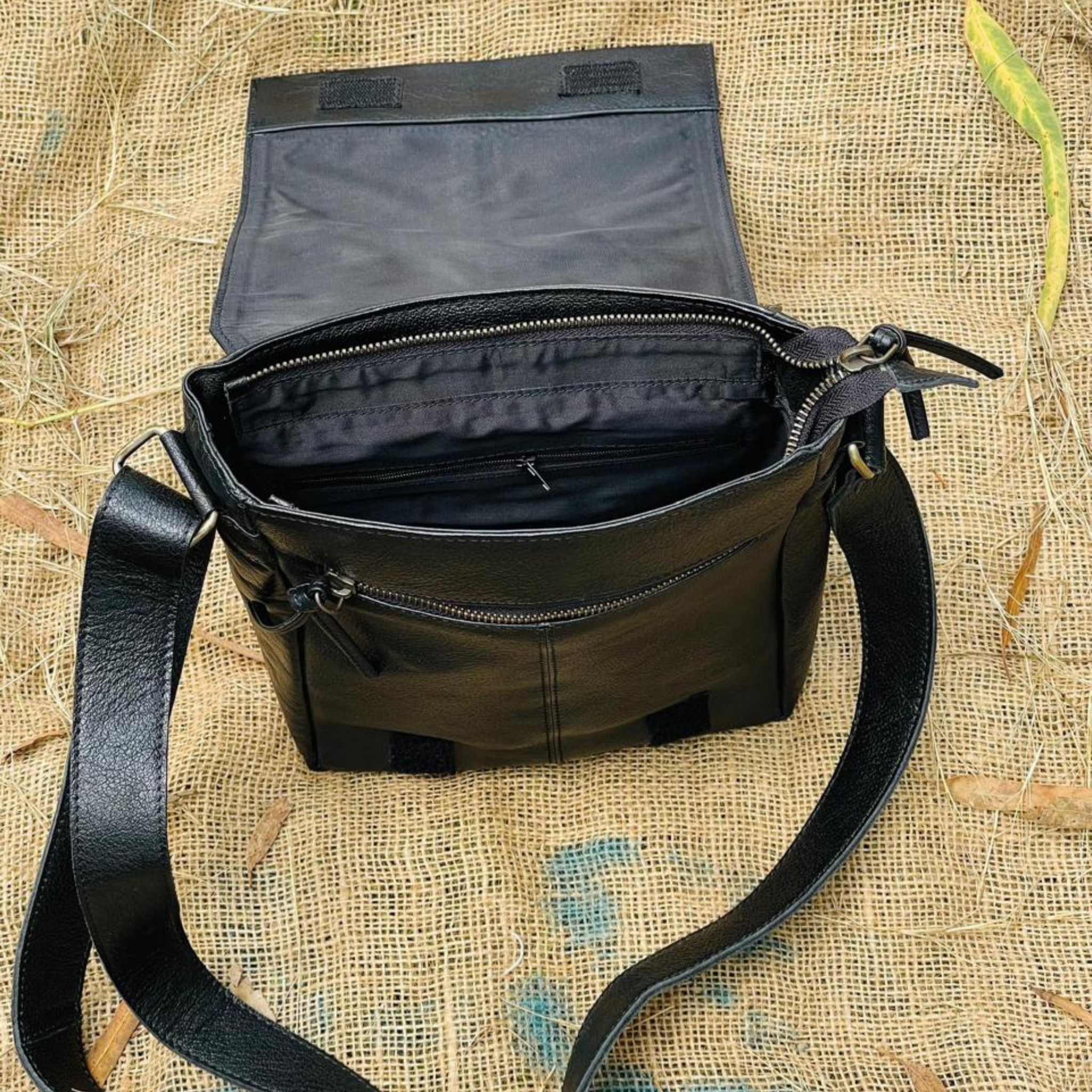 Cross body bag- Big Black