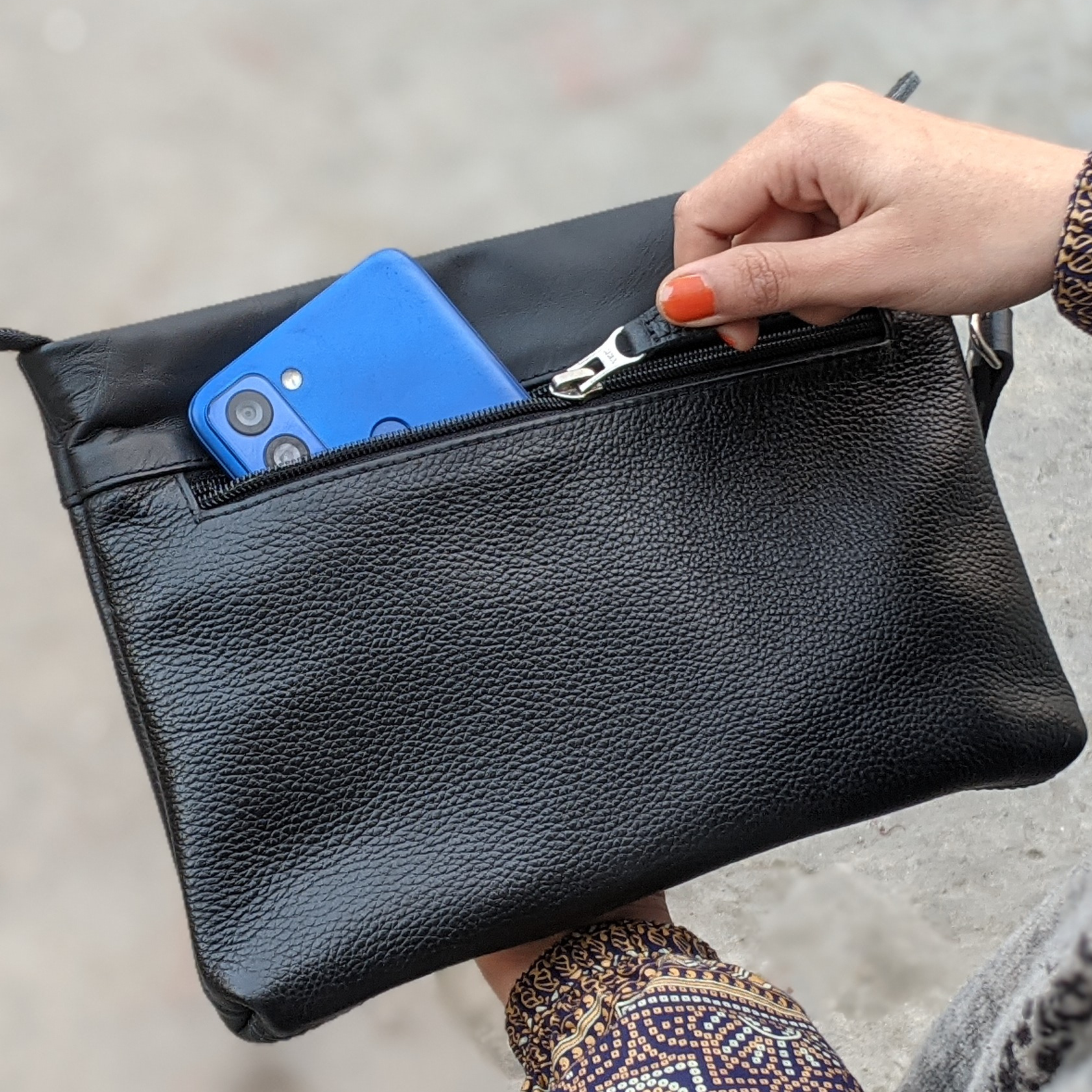 Hand pouch-BLACK