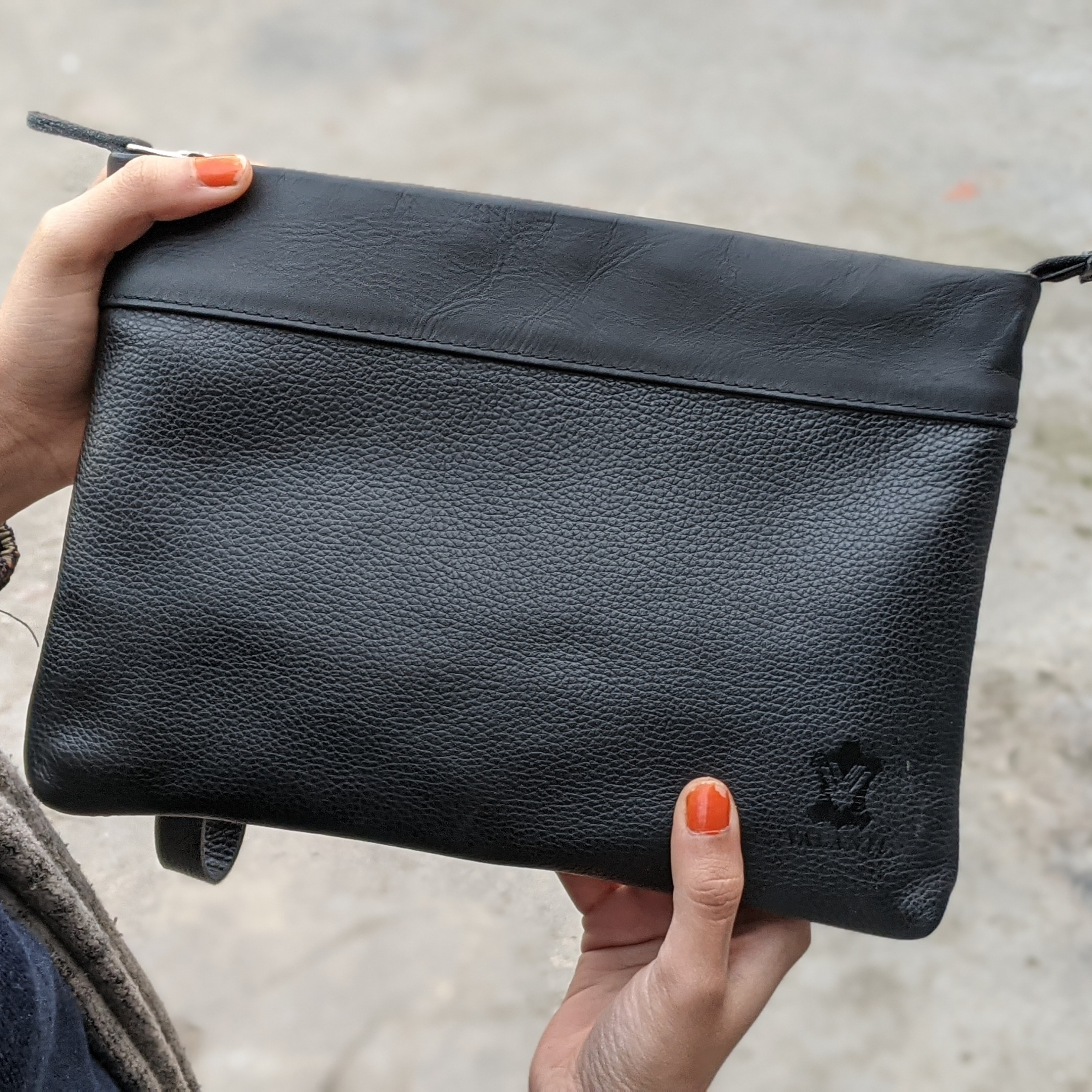 Hand pouch-BLACK